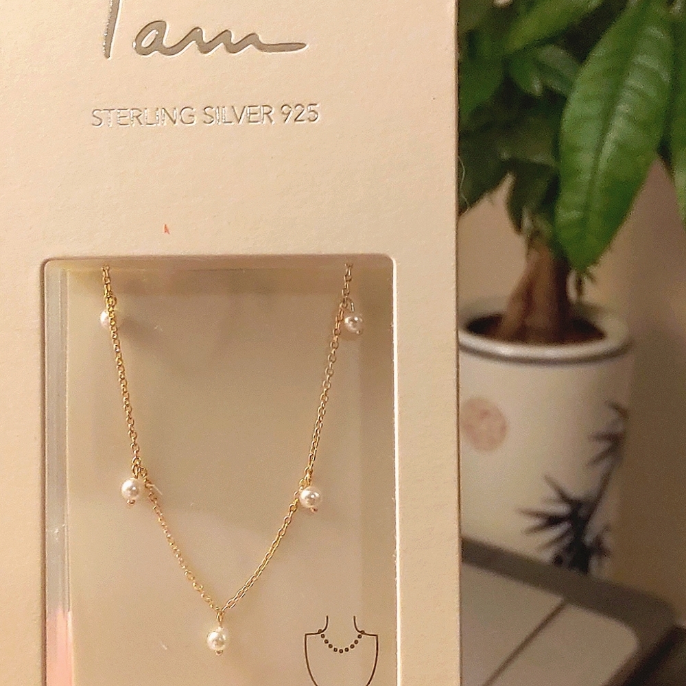 Beautiful elegant sterling silver necklace